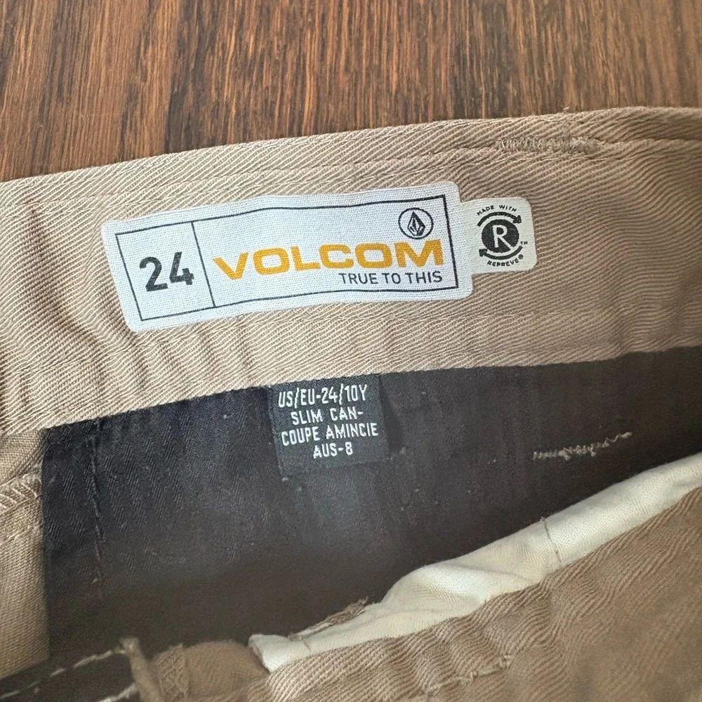 Volcom boys khaki shorts size 10